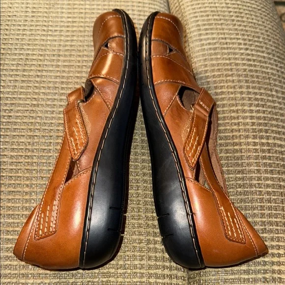 Clarks Women’s Shoes - Brown Leather Flats with Woven Design, US Size 10 M - EUC - Picture 7 of 9